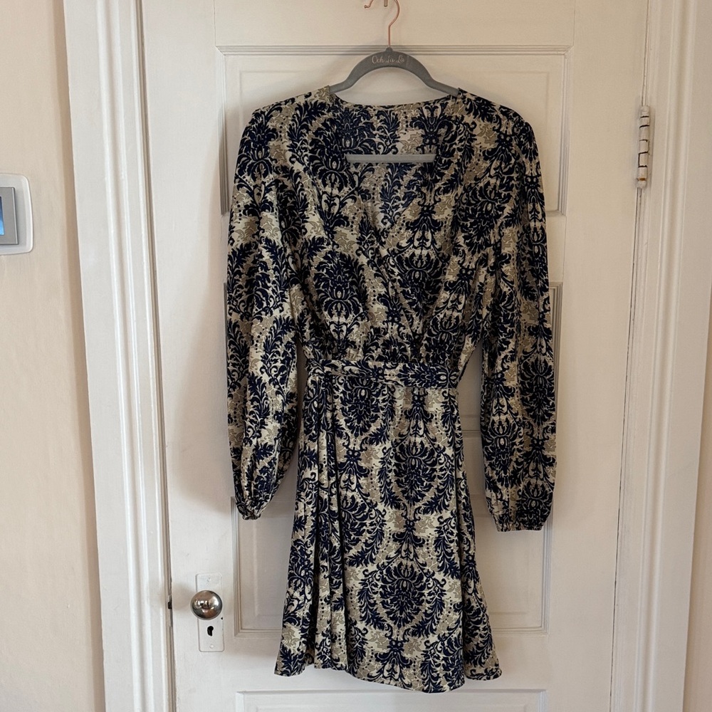 Cupshe Navy and Cream Long Sleeve Dress